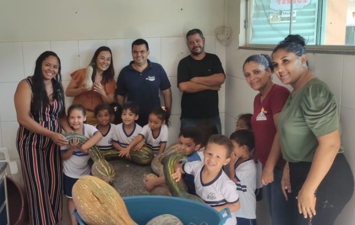 Crianças do Cmei Pequeno Príncipe aprendem sobre produção de alimentos orgânicos